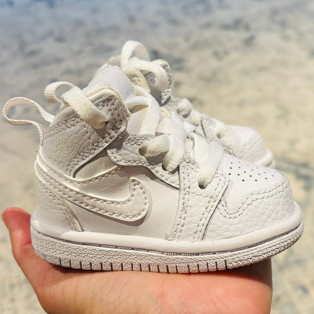 Itty Bitty Sneakers, 2C // Nike