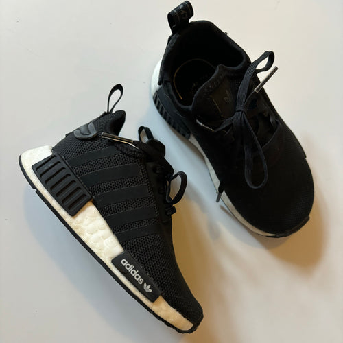 Sneakers, 7C // Adidas