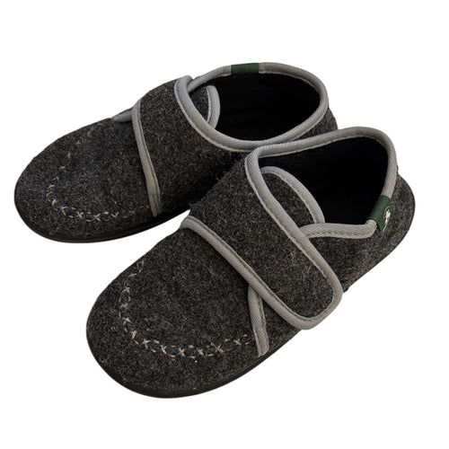 Cozy Lodge Slippers, 1Y // Kamik